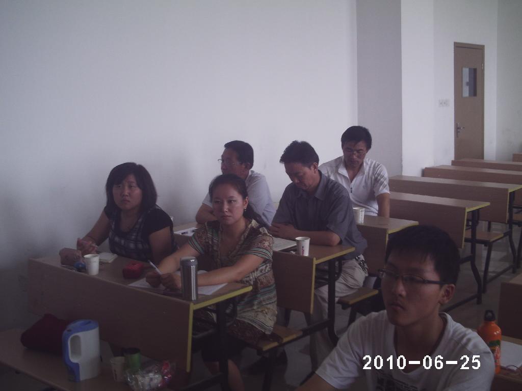 系领导和老师听学生试讲
