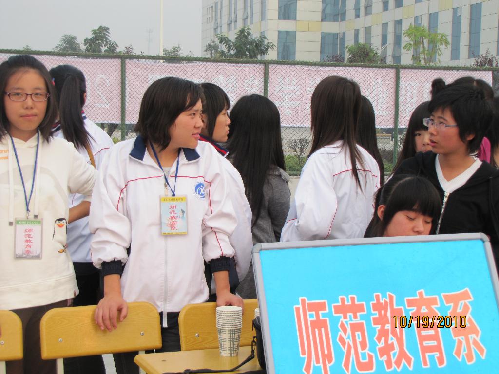 拉拉队和后勤服务人员