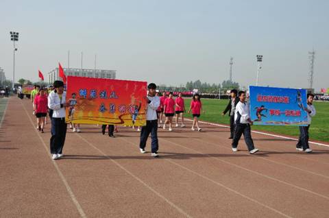 师范教育系代表队入场